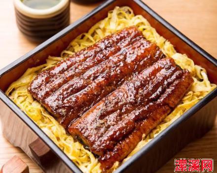 1714302712711.jpg 探秘日式料理:鳗鱼饭的魅力与制作艺术