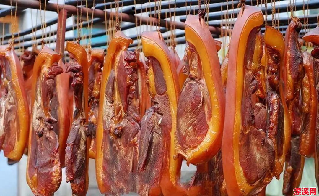 把猪肉放酱油里浸泡2天，味道比卤肉还香，学会了过年你就是大厨