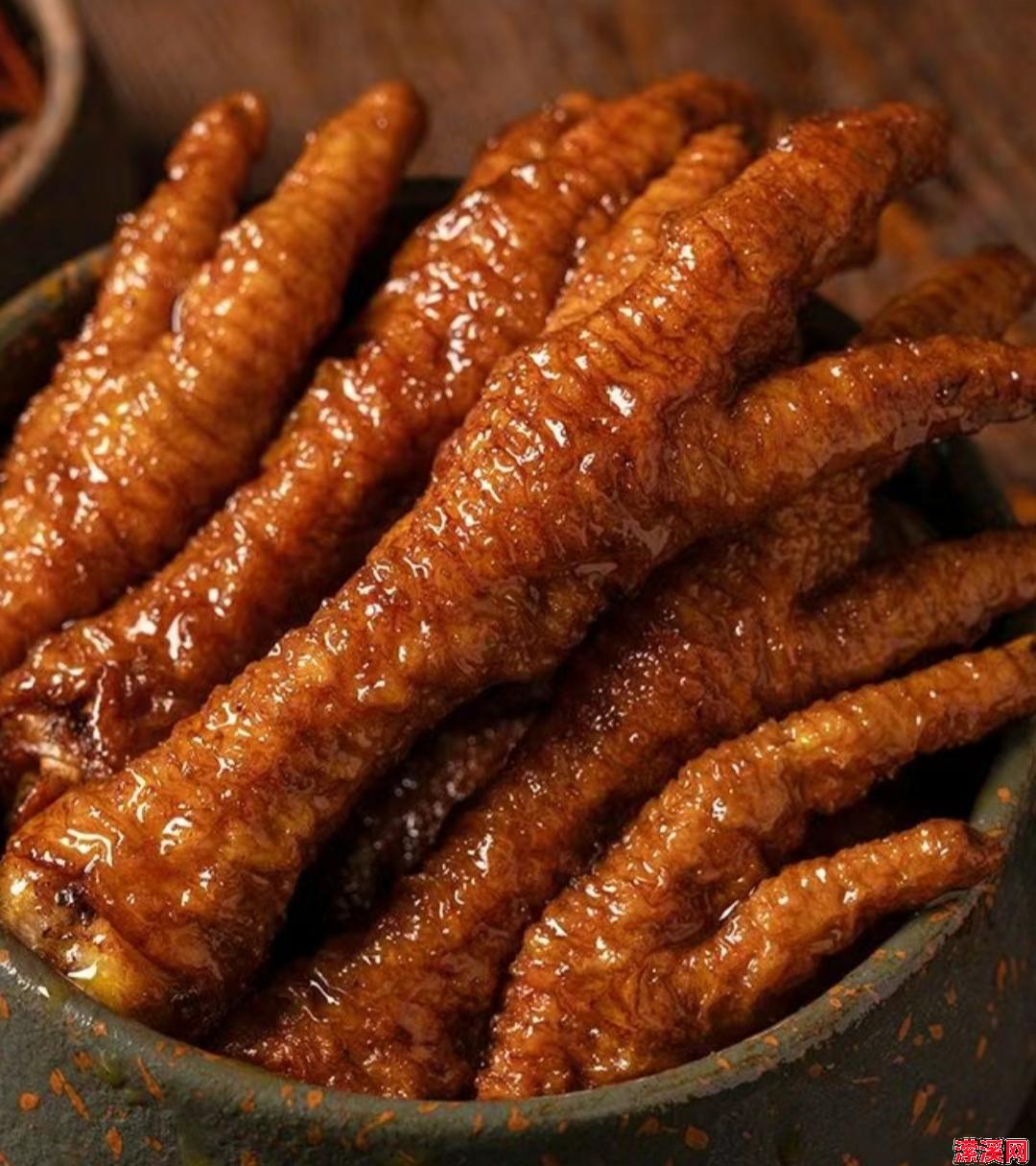 IMG_20240505_174851.jpg 虎皮鸡爪,外酥里嫩,酸辣可口,一口咬下,回味无穷!