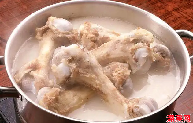 详细阅读:棒子骨汤的做法大全,厨师长教你浓郁又清香的棒子骨汤 棒子骨汤的做法大全,厨师长教你浓郁又清香的棒子骨汤