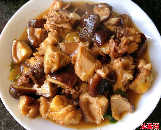 干香菇怎么炖鸡汤好喝，教你香菇炖鸡的家常做法