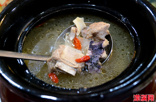 详细阅读:墨鱼排骨汤的做法,墨鱼排骨汤怎么炖最好喝 墨鱼排骨汤的做法,墨鱼排骨汤怎么炖最好喝