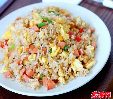 火腿鸡蛋炒饭怎么做好吃，火腿肠鸡蛋炒饭的家常做法