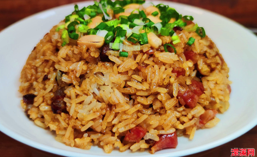 生炒糯米饭的正宗做法，因为这道香炒糯米饭从此爱上了做饭