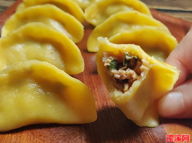 详细阅读:玉米面水饺子怎么和面,正确和面饺子皮才能劲道不会破 玉米面水饺子怎么和面,正确和面饺子皮才能劲道不会破