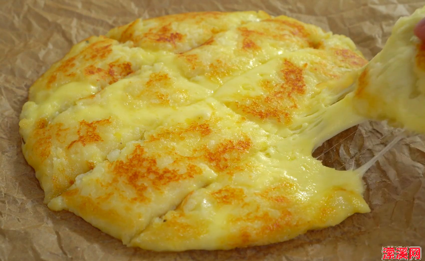 详细阅读:土豆芝士饼的做法大全,好吃还拉丝的土豆芝士饼 土豆芝士饼的做法大全,好吃还拉丝的土豆芝士饼