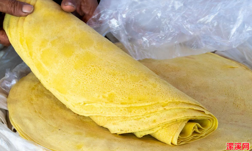 详细阅读:玉米面煎饼怎么做好吃,烙玉米面饼加它松软香甜 玉米面煎饼怎么做好吃,烙玉米面饼加它松软香甜