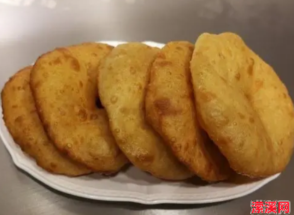 炸油饼的家常做法，油饼这样做柔软又劲道