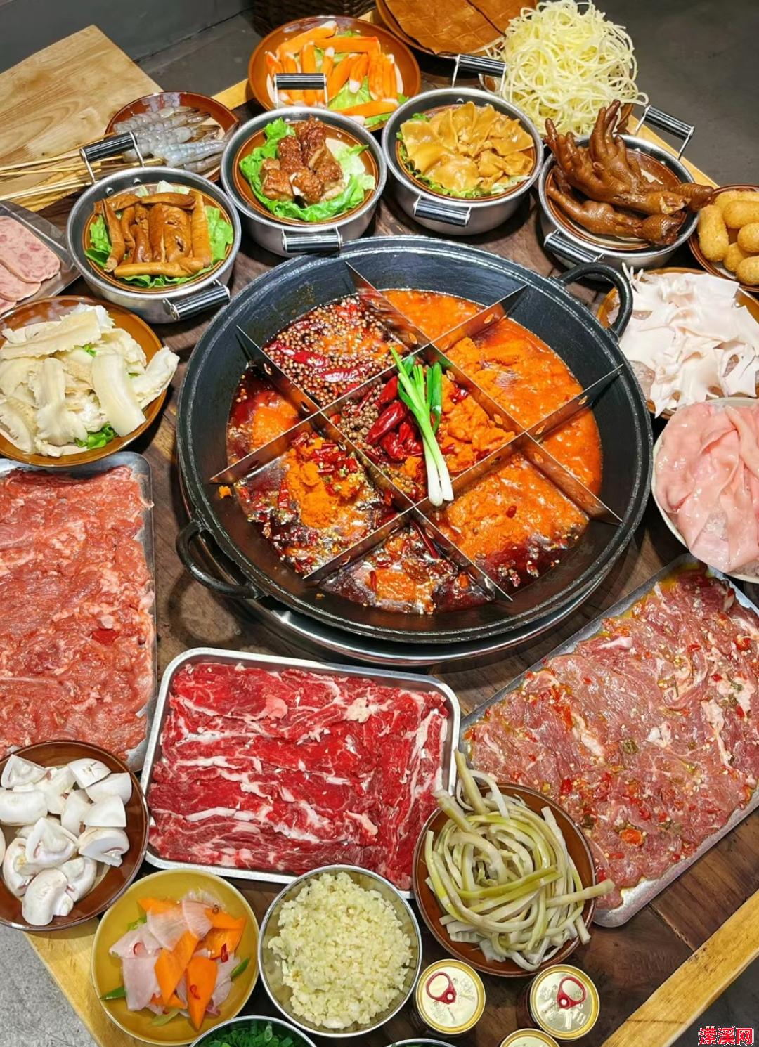 四川火锅：麻辣鲜香的川渝风味盛宴