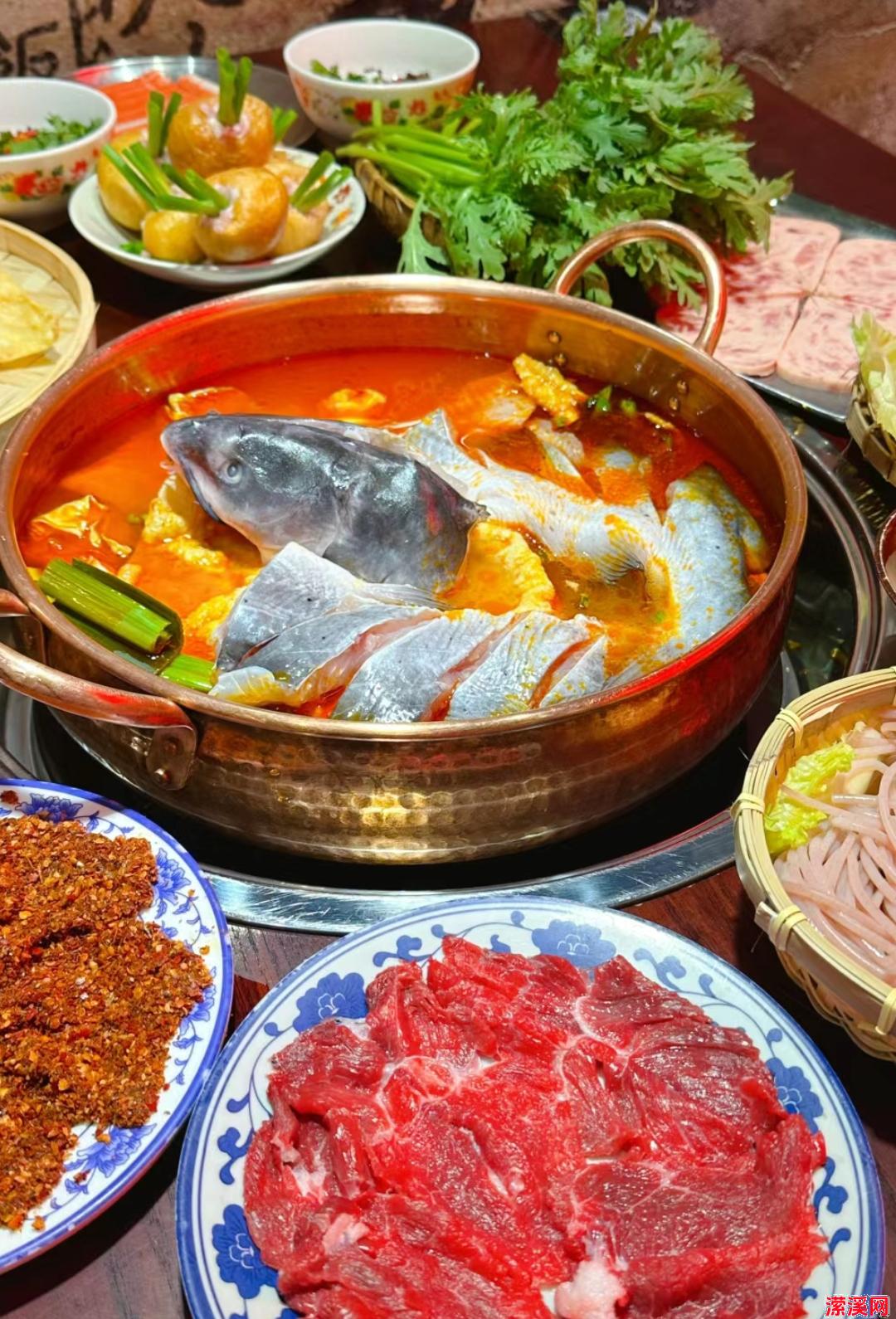 详细阅读:贵州美食:酸汤鱼,酸辣鲜香的地道美味 贵州美食:酸汤鱼,酸辣鲜香的地道美味