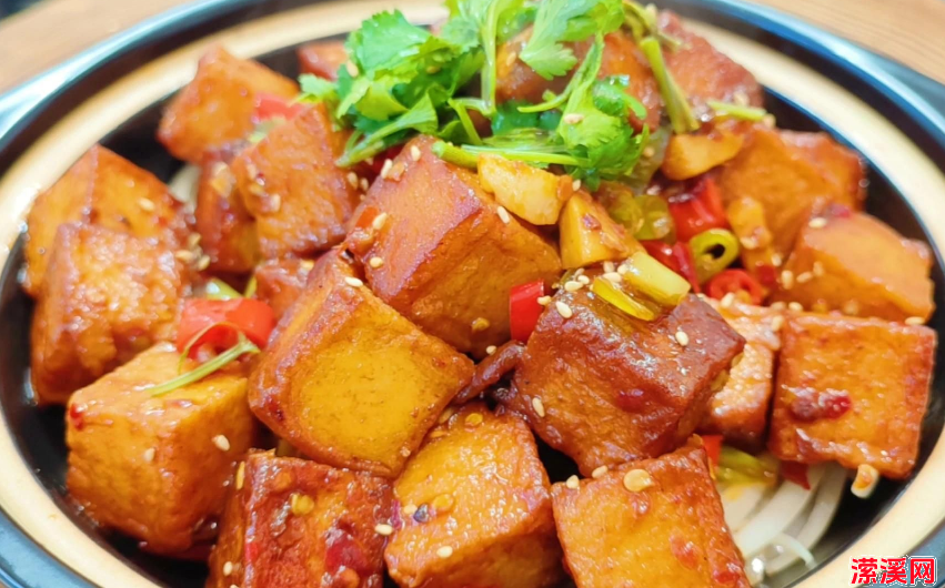 详细阅读:夏日开胃餐砂锅鱼肉豆腐煲,湖南紫苏配鱼肉,肉嫩汤鲜 夏日开胃餐砂锅鱼肉豆腐煲,湖南紫苏配鱼肉,肉嫩汤鲜