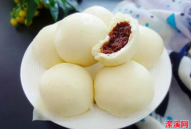 家常菜豆包+肉丝炒绿豆芽+肉片炒双豆