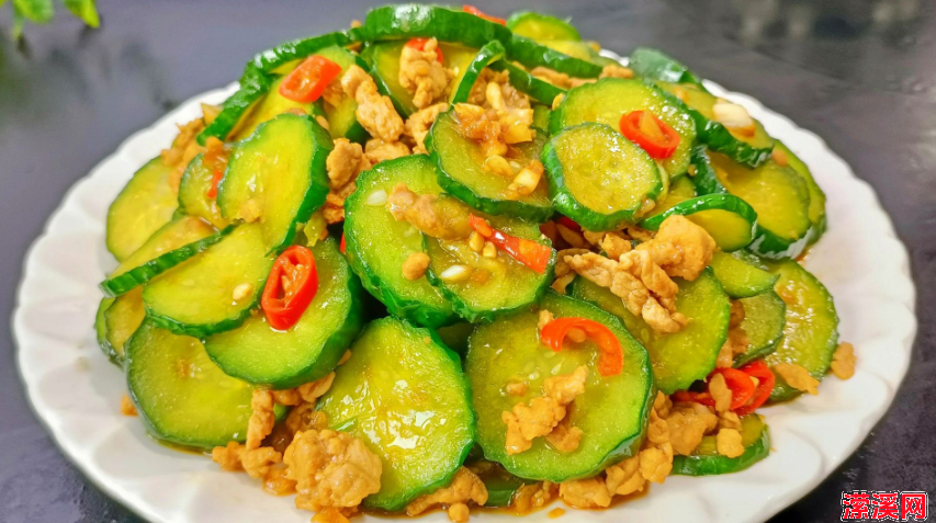 详细阅读:吃起来超美味下饭的特色家常菜:干煸小黄瓜,酸辣藕带,笋干烧肉 吃起来超美味下饭的特色家常菜:干煸小黄瓜,酸辣藕带,笋干烧肉