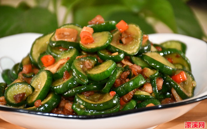 详细阅读:怪不得饭店的炒黄瓜那么好吃,原来技巧在这里 怪不得饭店的炒黄瓜那么好吃,原来技巧在这里