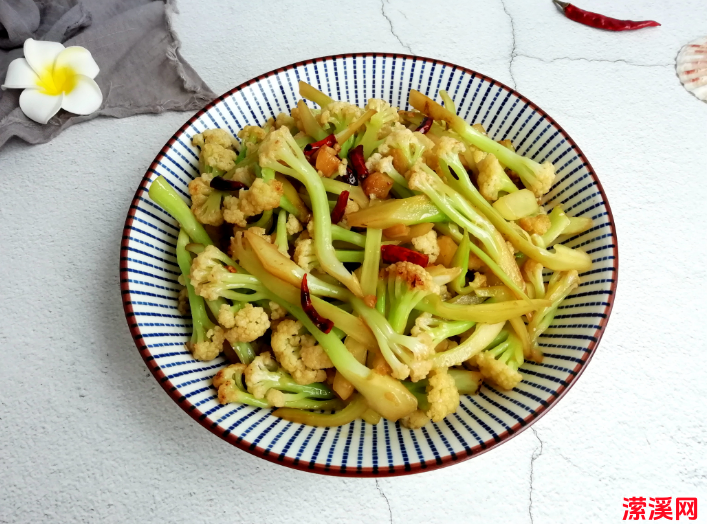 详细阅读:总厨教你一招,花菜脆嫩入味,好吃下饭又下酒 总厨教你一招,花菜脆嫩入味,好吃下饭又下酒