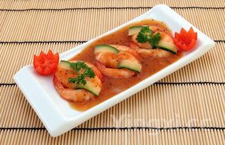 香浓酱肉搭配鲜嫩蚕豆土豆，营养均衡的家常美味