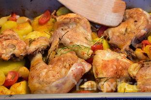 蒜香排骨的做法炸香,油炸蒜香排骨