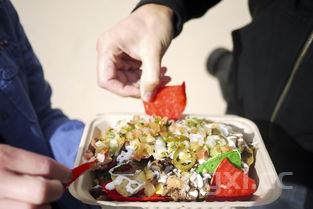 龙须菜拌香菜根:脆爽清新,夏日佳选