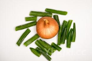 蒜香排骨的做法炸香,油炸蒜香排骨