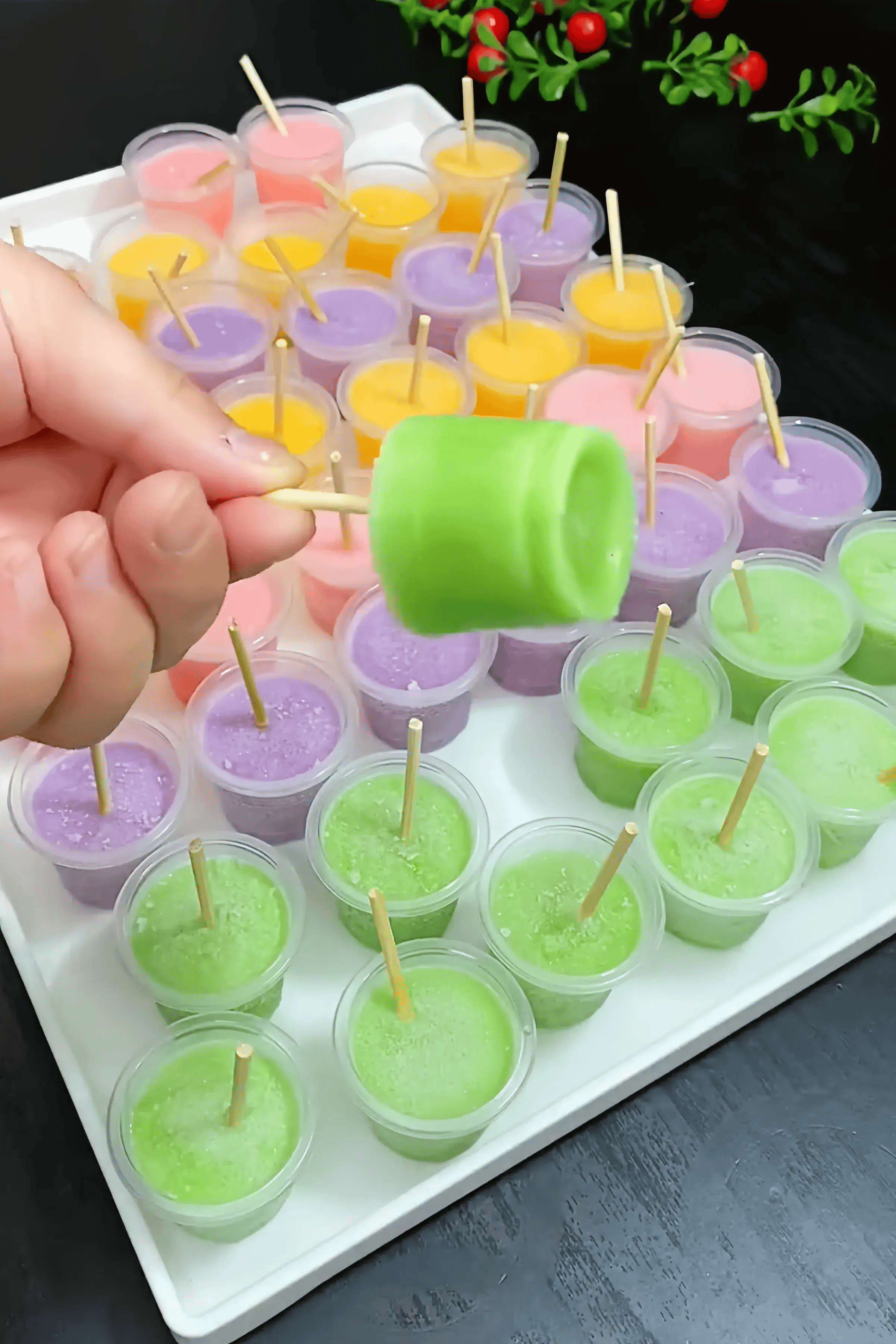 冰淇淋怎么做的简单做法,冰淇淋怎么做的简单做法并且不用打发器