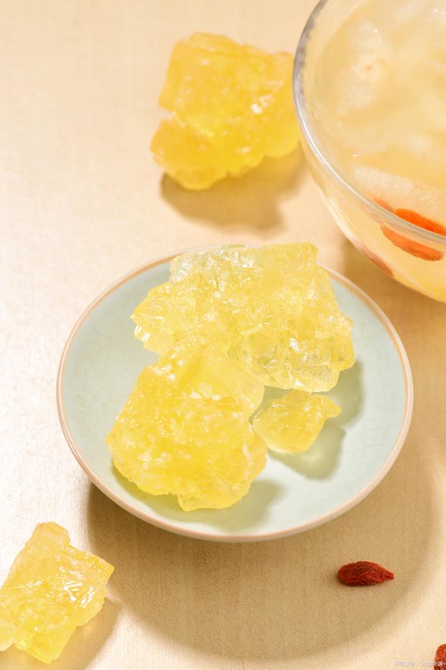 冰糖雪梨的功效与禁忌是什么,冰糖雪梨的功效与禁忌